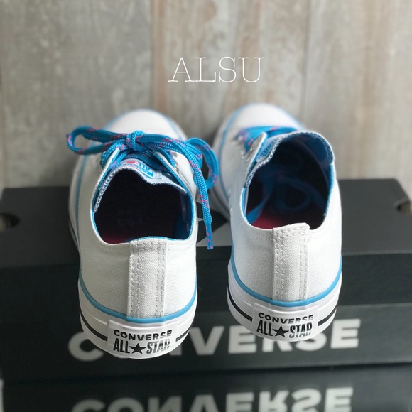 NWT Converse Ctas OX Canvas White Gnarly Blue W - Picture 3 of 8